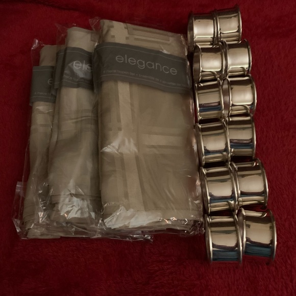 12 Elegance Napkins and 12 Silver plated Napkin Rings - Picture 6 of 7